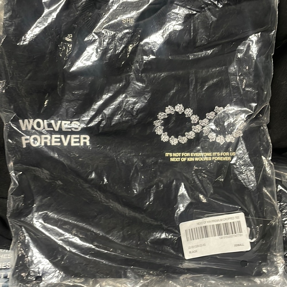 🐺 NWT Darc Sport SHE next of kin cropped T-shirt 💪